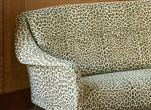 Fauve tissu d'ameublement léopard de type jacquard, Maison lelievre à Paris